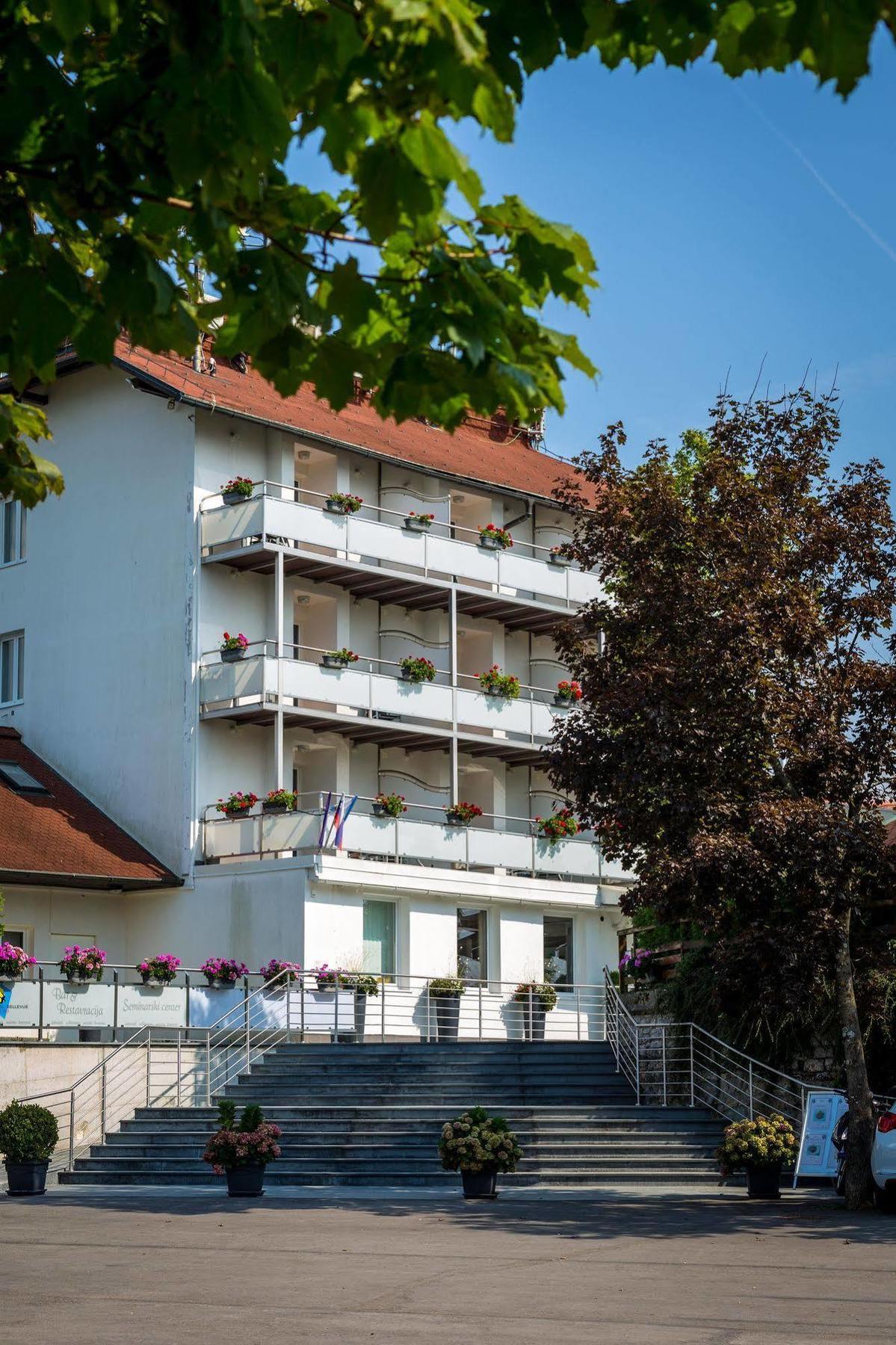 Hotel Bellevue Kranj Exterior photo